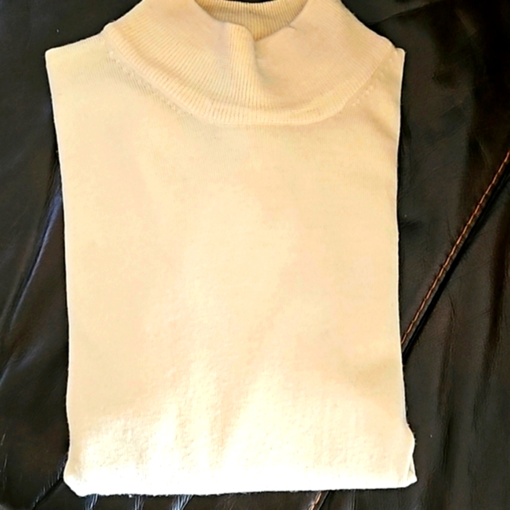 Jo's A Bank Merino wool Mock Neck sweater Beige Color In Large